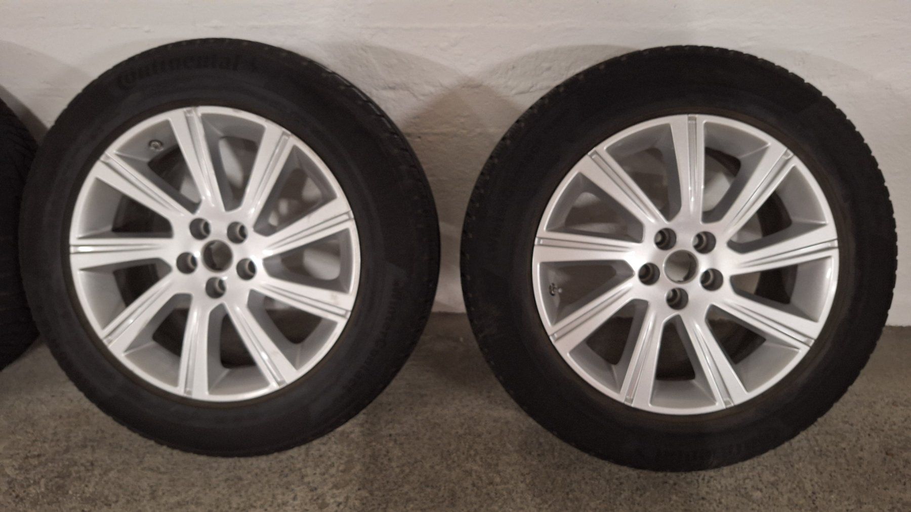 Jaguar Pneumatici & Ruote complete: Winterräder Alu - 235/60/R18 103V Jaguar E-Pace – Usato da Fällanden venduto da Ricardo-Vic 1