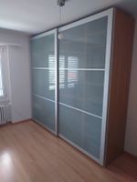 IKEA PAX Kleiderschrank mit Milchglas-Schiebetüren