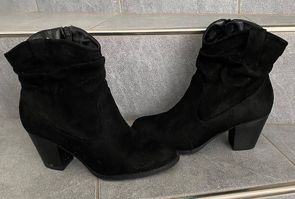 Scarpe da donna: Damen Stiefeletten schwarz Gr 38 – Usato da Selzach venduto da Sangel88
