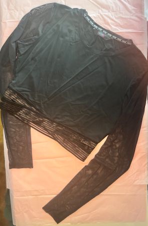 Schwarzes Langarmshirt mit Netzstoff Grösse S
