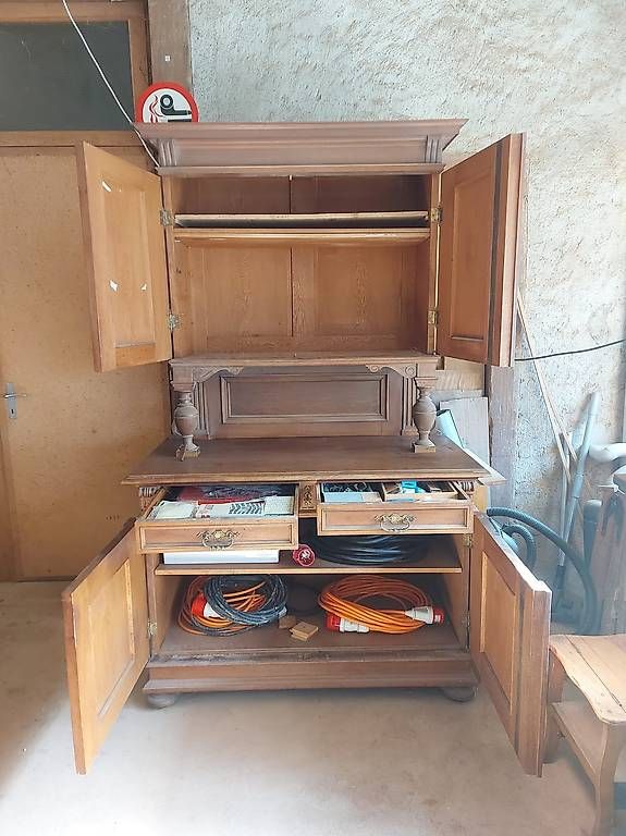 Büffets: Antike Kommode Schrank Buffet aus Massivholz – Gebraucht aus Muttenz von Laeckerlihamschter 3