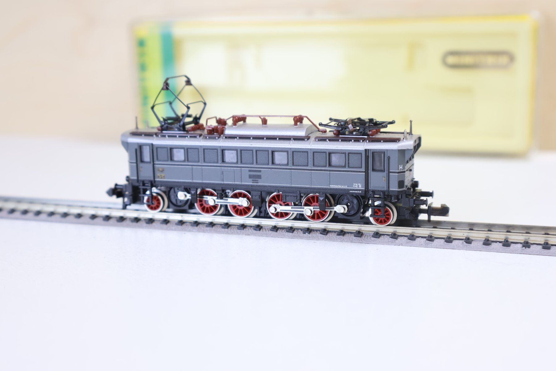 Trix Trains électriques: Minitrix grosse Stangen E-Lok - 2973 Spur N – Défectueux à Winterthur par Monstera 2