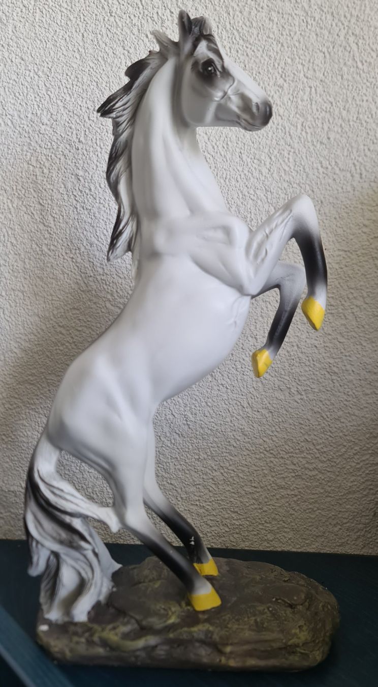 Skulpturen & Statuen: Harz Pferd Figuren Skulptur – Neu (gemäss Beschreibung) aus Uerkheim von Kaufoption