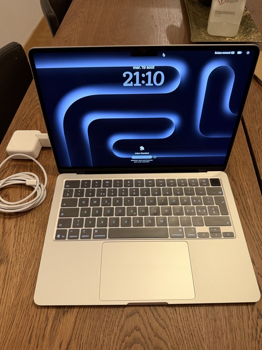 Apple Notebooks: Apple MacBook Air 2025 avec puce M4 – Neu (gemäss Beschreibung) aus Grand-Lancy von ARBERTT 1