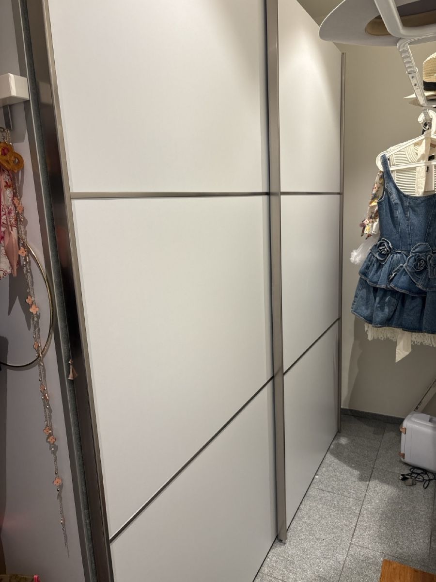 Schränke: Wardrobe sliding doors cabinet  – Gebraucht aus Rüschlikon von jan_vqy2