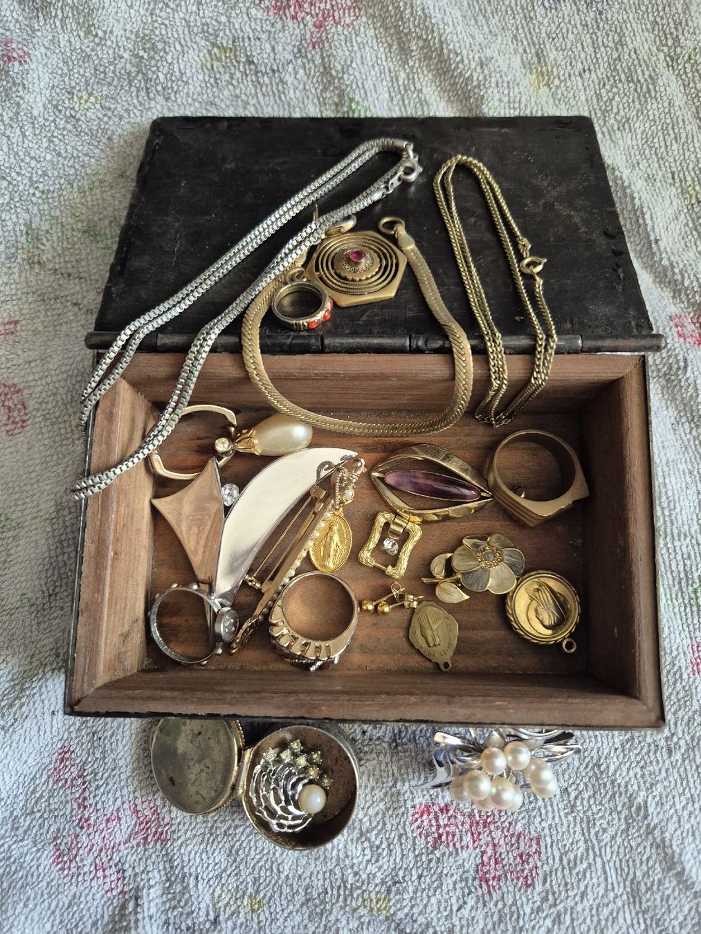 Sonstiger Schmuck: Schmuckkonvolut inkl. Schatulle – Gebraucht aus Vilters von Fleiflomi