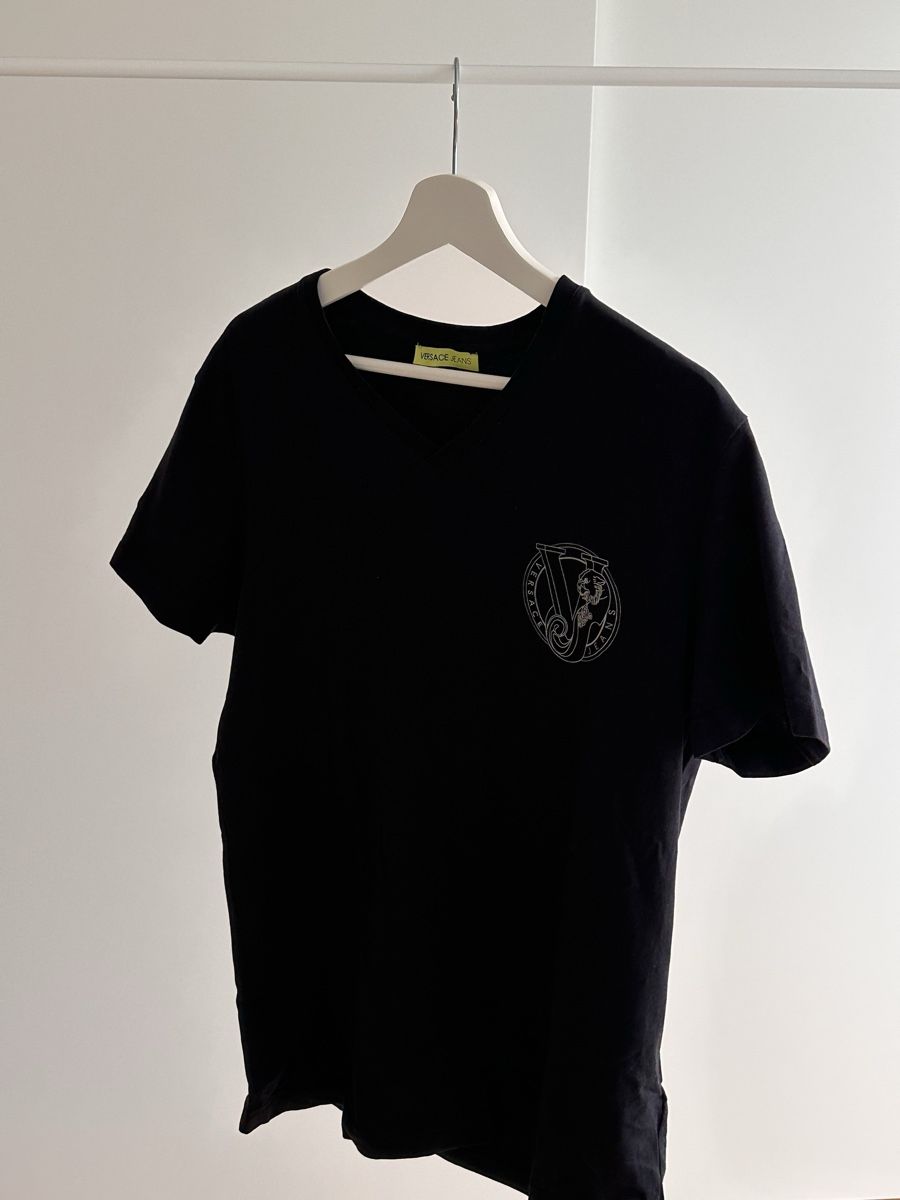 Versace T-Shirts: Versace Basic T-Shirt – Neu (gemäss Beschreibung) aus Lachen SZ von neuerDeal