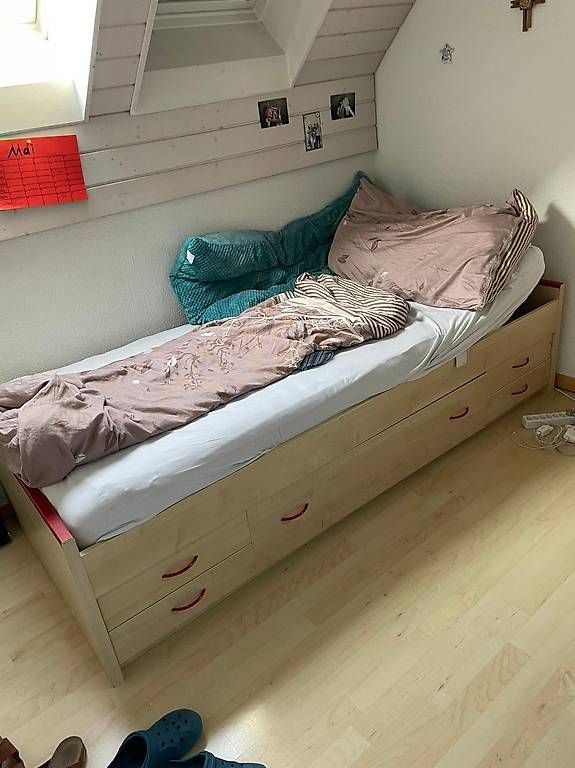 Letti: Jugendbett 90x200 – Usato da Oberbuchsiten venduto da Djunker