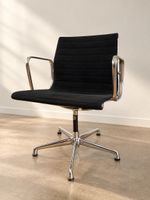 Vitra Eames Aluminium Chair EA 108 ca. 1965-1985