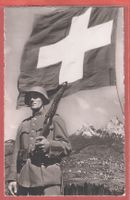 Schweizer Soldat vor Schwyz und Mythen - 1941