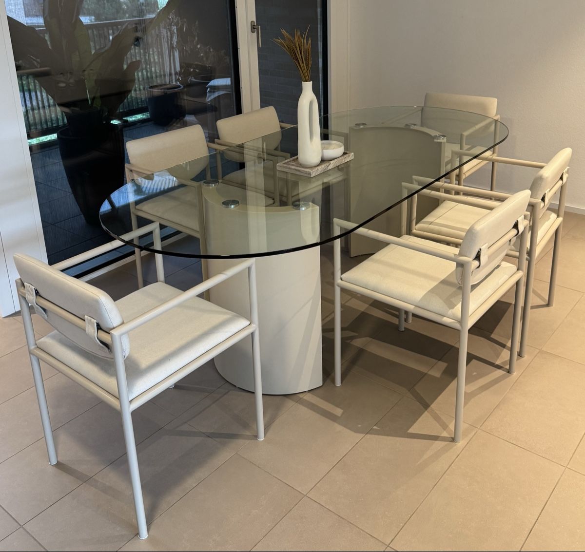 Set di tavolo e panche: Design Esstisch Glas mit 6 Stühlen – Usato da Liestal venduto da l_9cb6 3
