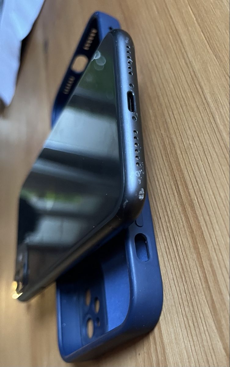 Apple Handys / Smartphones: Iphone 11 – Gebraucht aus Humlikon von leo_f2cv 7