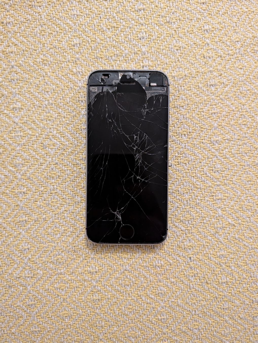 Apple Portables: Smartphone Apple iPhone 5 defekt – Défectueux à Oberglatt ZH par LR1989