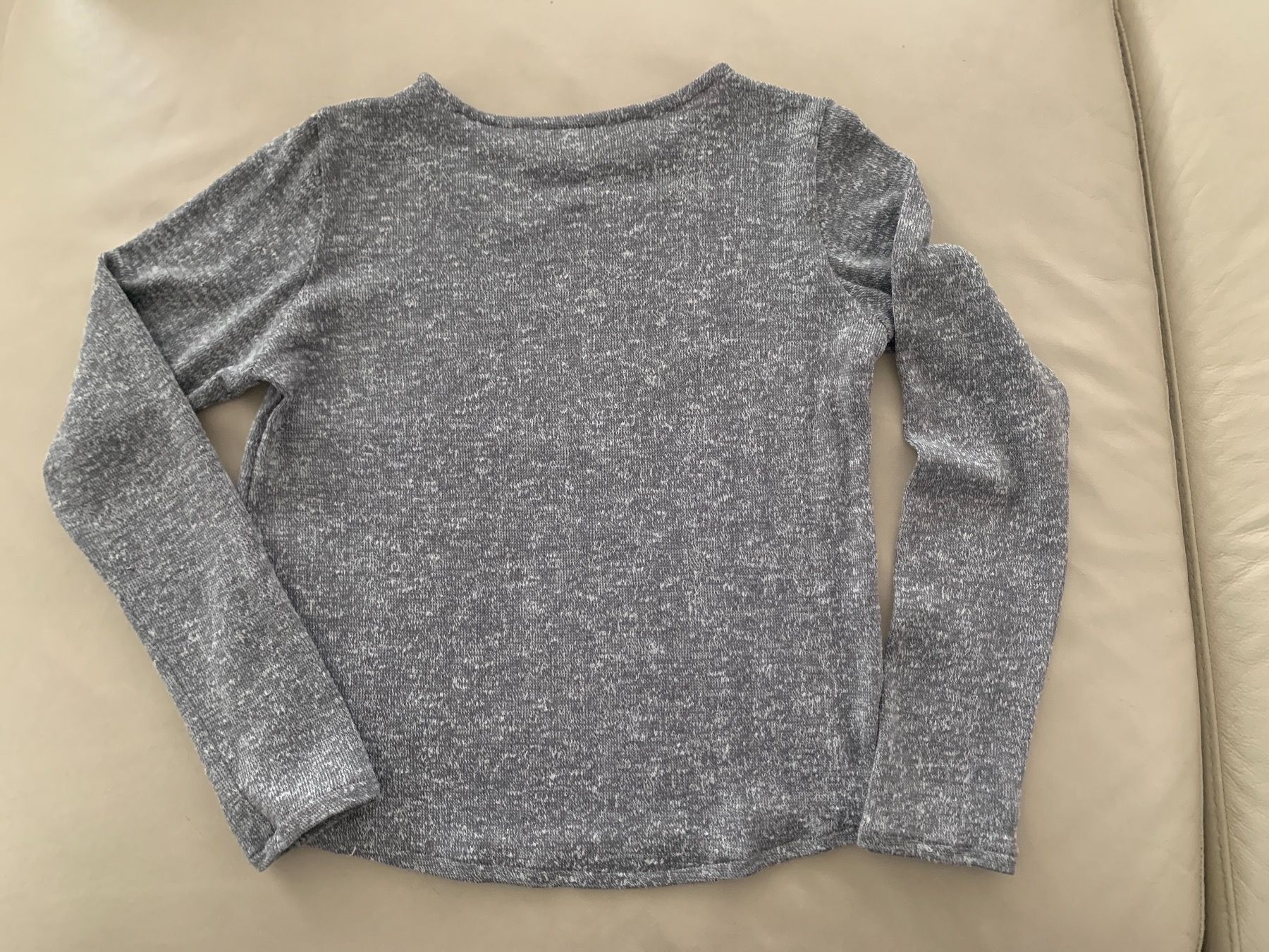 Pullover & Sweatshirts: Grauer Pulli gr 146 – Gebraucht aus Adligenswil von Phoenix2017 2