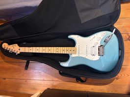 Guitare électrique Fender Stratocaster bleu parfait état