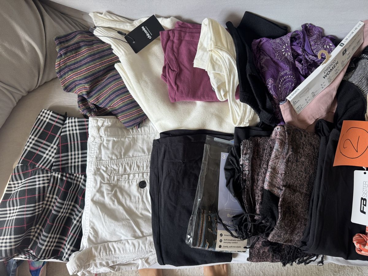 Lots de vêtements: Kleiderpaket 2 Grösse S – D'occasion à Endingen par Mira-Nur 1