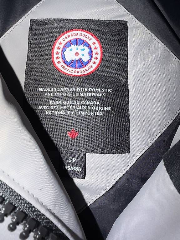 Canada Goose Cappotti: Canada Goose Mystique Parka Neu – Nuovo (secondo la descrizione) da Ehrendingen venduto da Nr.7 2