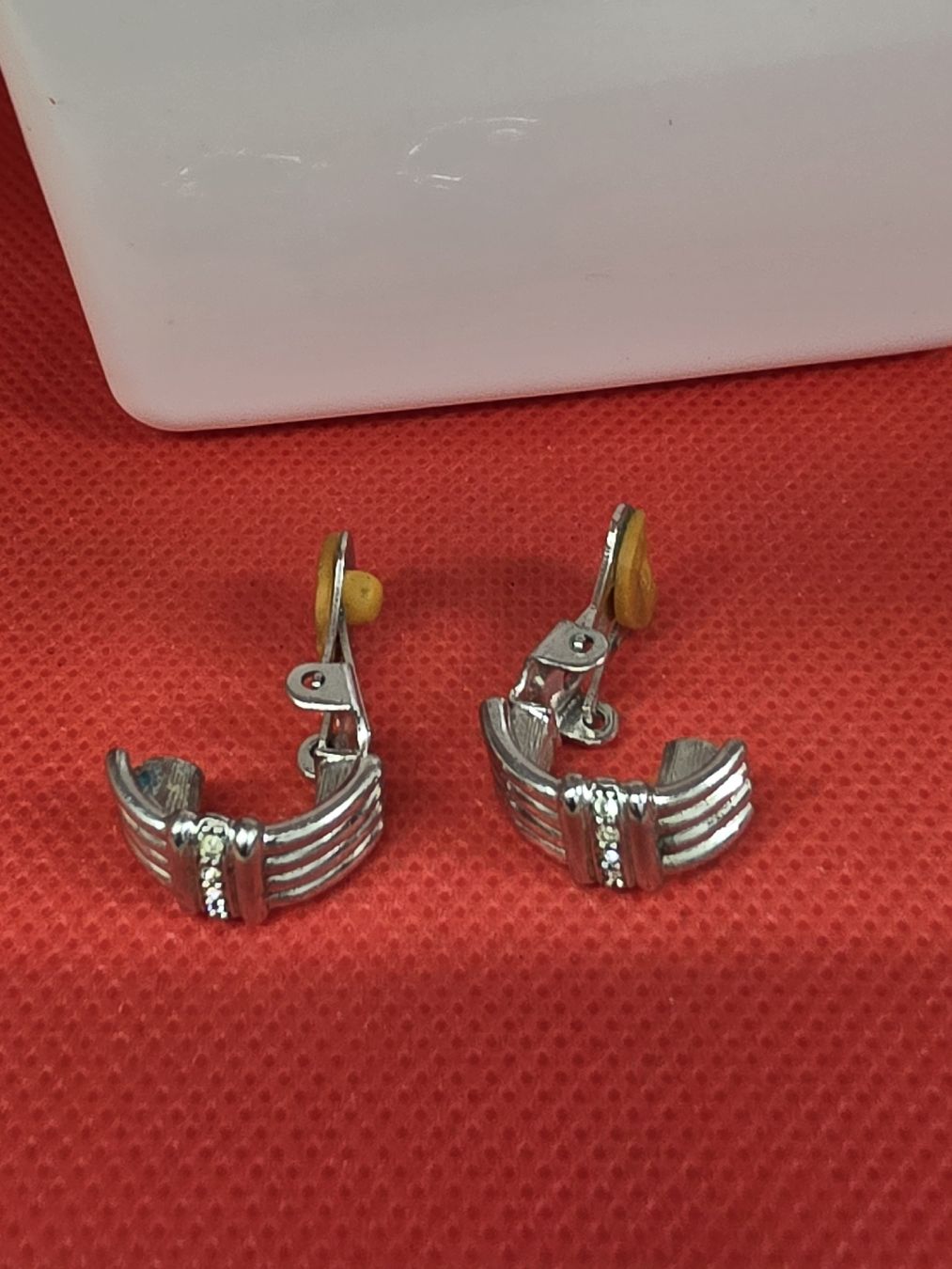 Orecchini pendenti & Orecchini a lobo: Ohrclips mit Schmucksteinen Silberfarbig Neu – Usato da Herisau venduto da Antiques.AR