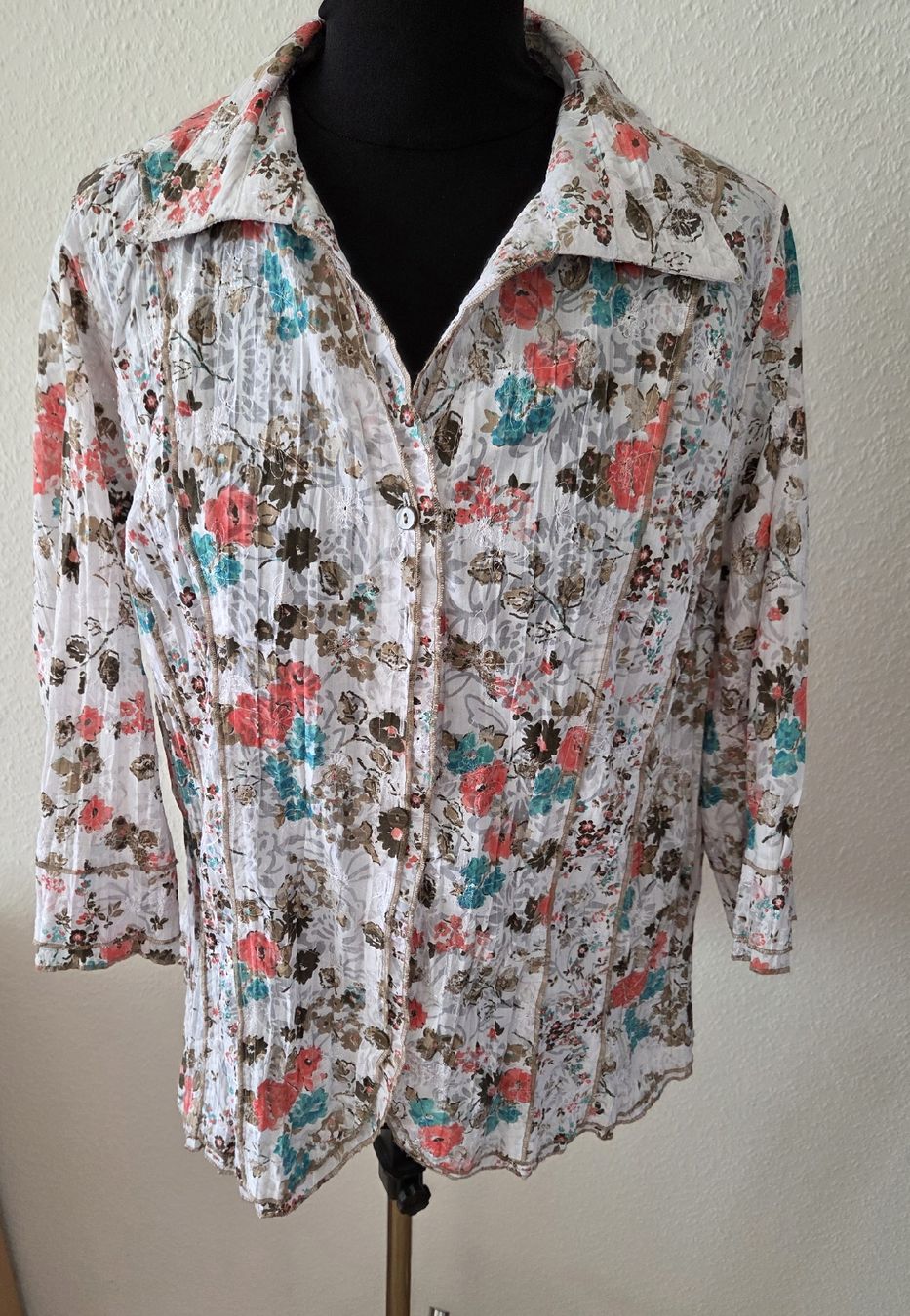 C&A Camicette: Damen Bluse mit Blumenmuster Grösse L neuwertig – Usato da Lupfig venduto da olivenbaeumli