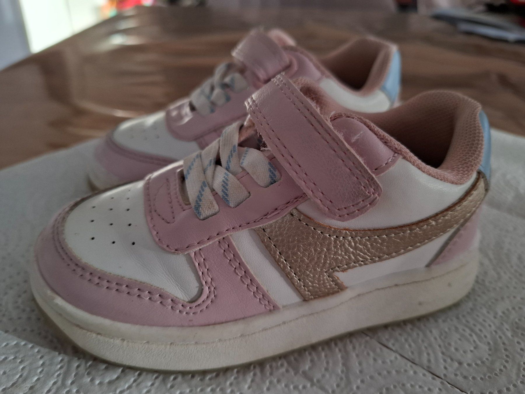 Schuhe für Mädchen: Cupcake Couture Sneaker, Gr. 23 – Gebraucht aus Dornach von shoe-lina 1