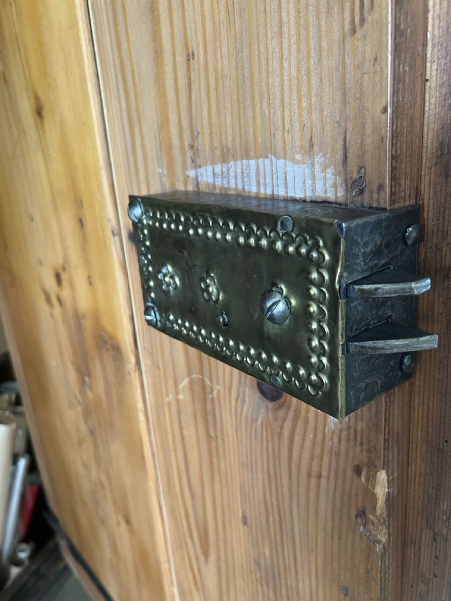 Schränke: Antiker, barocker Bauernschrank, bemalt, 1790 – Gebraucht aus Au ZH von swissmatchpoint 3