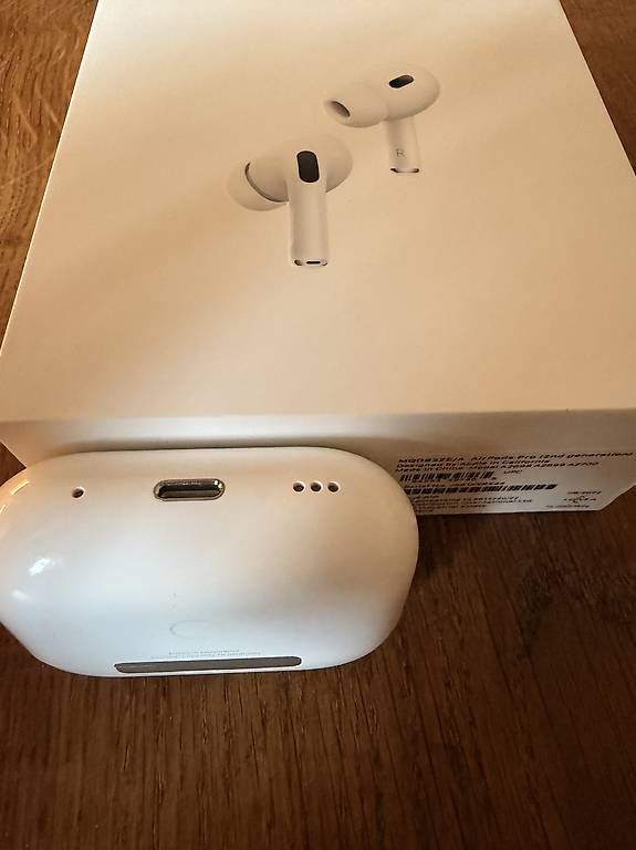 Cuffie: Apple AirPods Pro (2. Generation) mit Ladecase – Usato da Immensee venduto da anythingskytalk 3