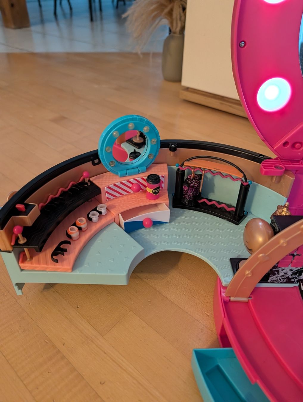 Giocattoli: l.o.l. Kosmetikstudio mit Zubehör – Usato da Trimmis venduto da Blueberry123 2