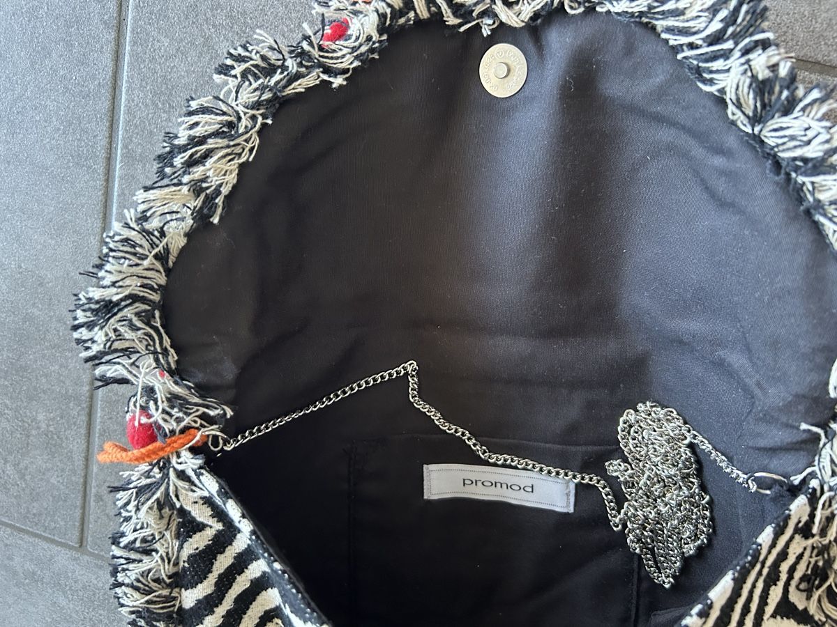 Promod Borse da donna: Sac Promod noir et blanc à franges et pompons – Nuovo (secondo la descrizione) da Gorgier venduto da hcaroline4 4