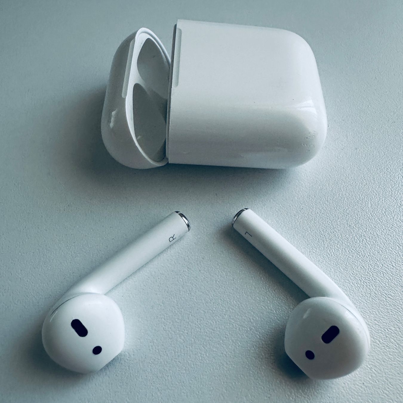 Apple Cuffie: Original Apple AirPods 2 Kopfhörer Wireless Lightning Kabel – Usato da Basel venduto da MY.AIRPODS.SHOP 4