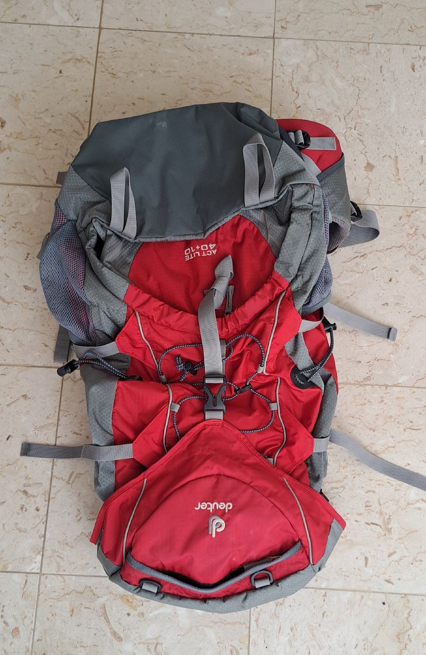 Deuter Zaini: Deuter Rucksack 40+10 rotgrau – Usato da Lohn SH venduto da Mueller1958 3