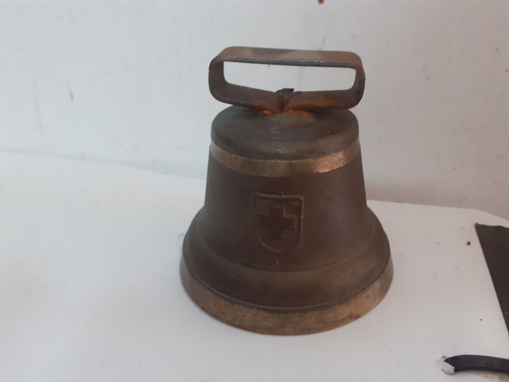 Produktbild von Landkaufhaus Mayer Kuhglocke Feuerverzinkt – 9 Cm Maulweite, Robuste Tierglocke Für Schafe, Ziegen & Krampus, Made In Germany