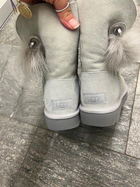 Ugg Scarpe da donna: UGG Stiefel grau Gr. 36 - neu ungetragen – Nuovo (secondo la descrizione) da Abtwil SG venduto da jac_2nrd 2