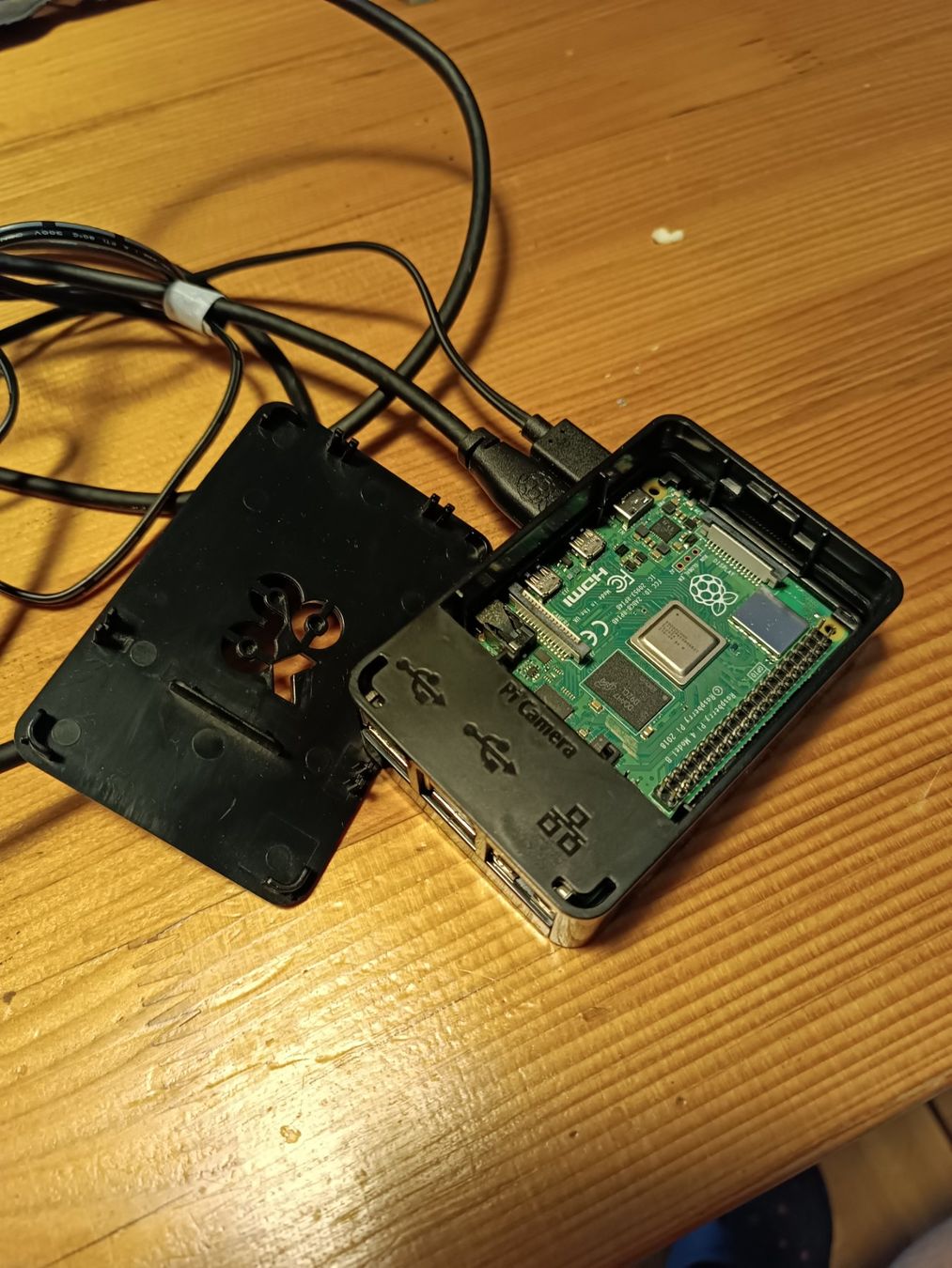 Raspberry Pi PCs: Raspberry Pi 4 Model B 8 GB – Gebraucht aus Vessy von