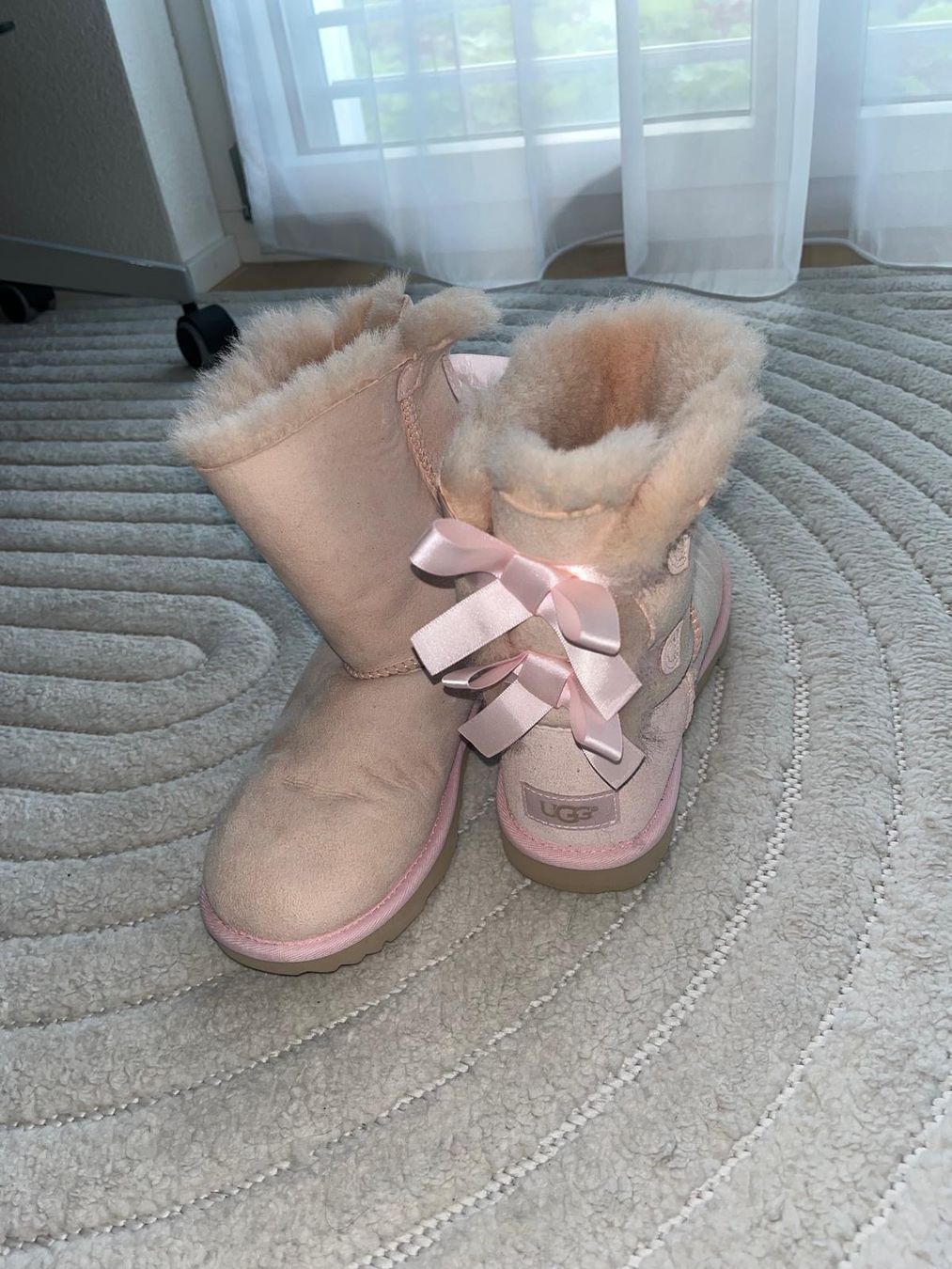 Ugg Damenschuhe: UGG Bailey Bow – Neu (gemäss Beschreibung) aus Frick von mih_zlp8 1