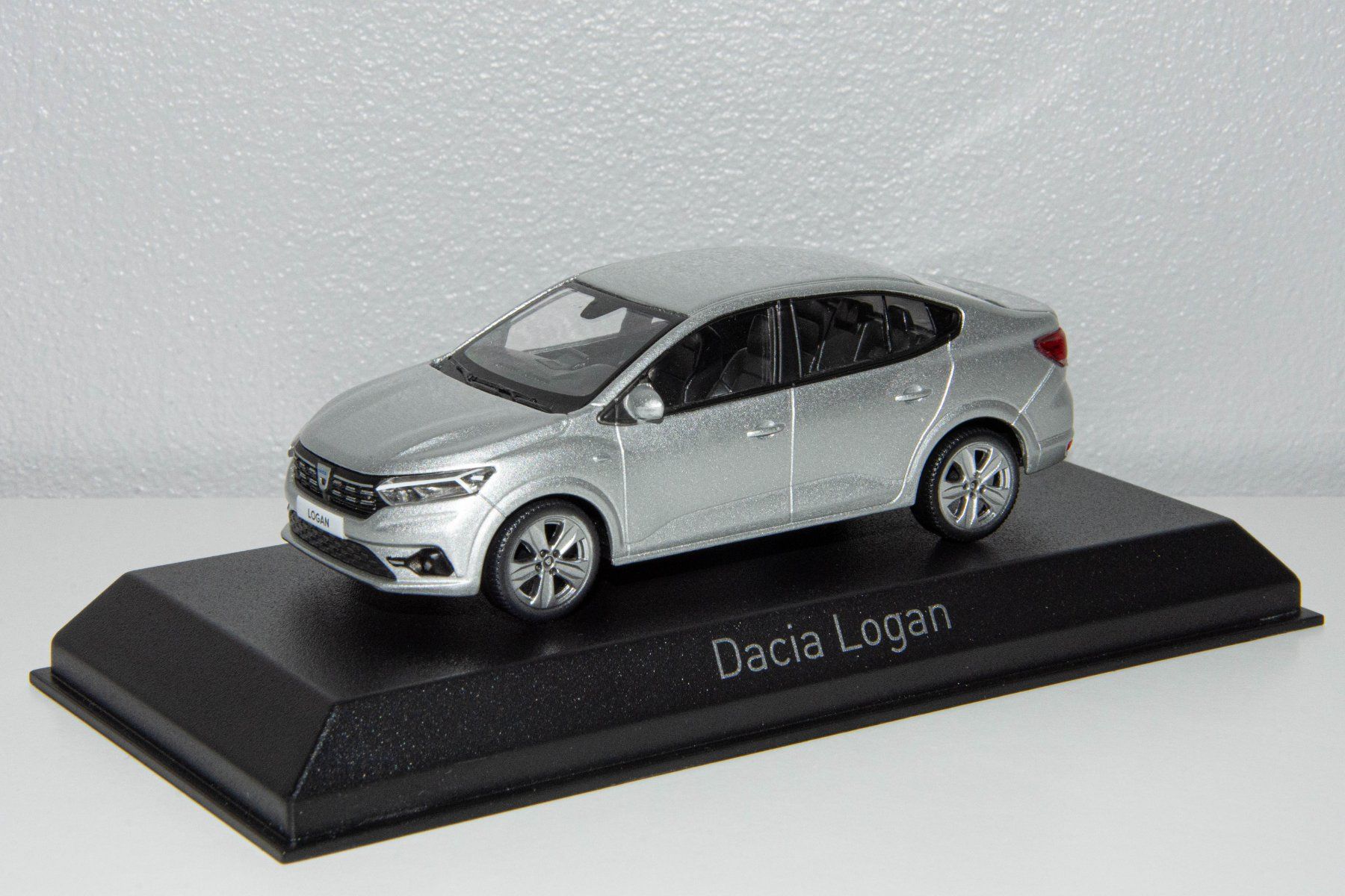 Dacia Modellautos: Dacia Logan NOREV (1/43) – Neu und originalverpackt aus Genève von auto_miniatures