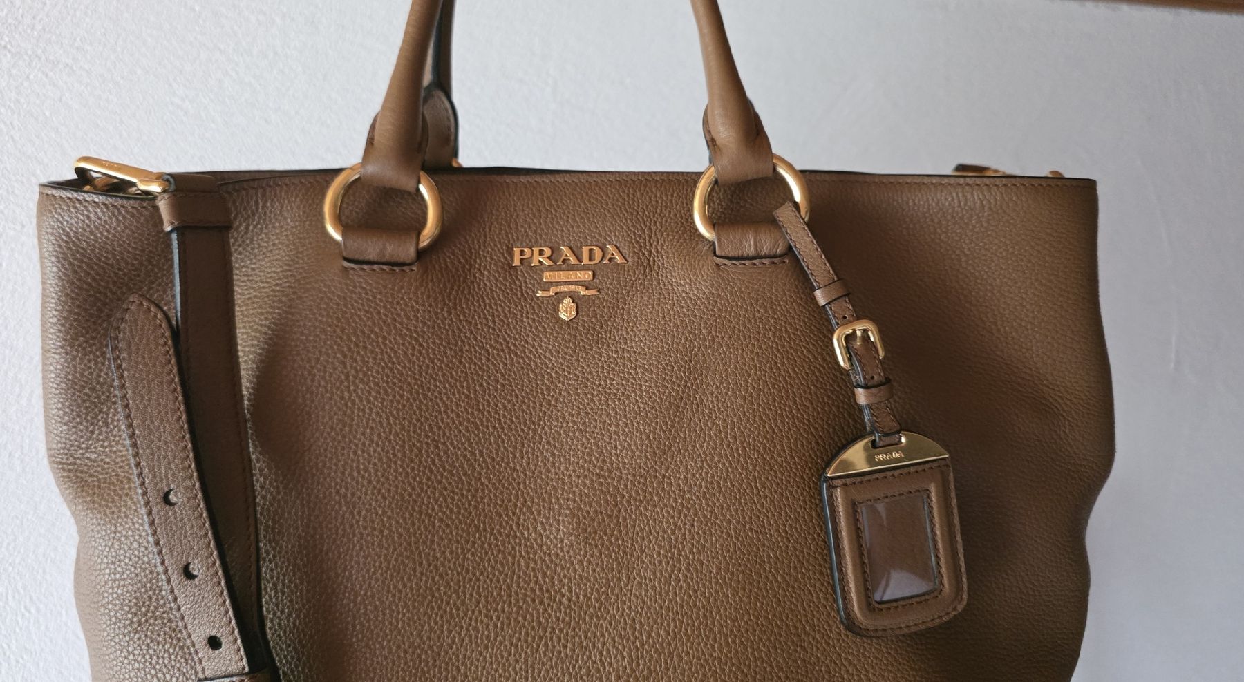 Prada Borse da donna: PRADA Vitello Phenix Tote Tasche ab 50 CHF – Usato da Seewis Dorf venduto da kai_zg5c 1