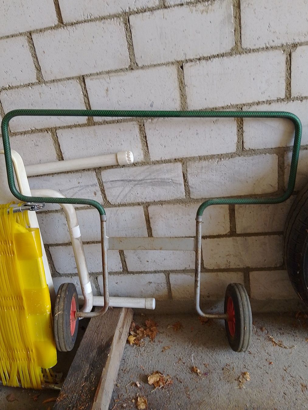Tuyaux & tubes: Gartenschlauch Halter – D'occasion à Weinfelden par PaterPio1968