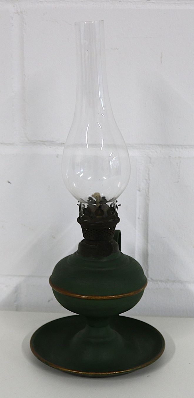 Lampen: Petroleumlampe grün mit Tragegriff – Gebraucht aus Volketswil von brockipfannenstil 1