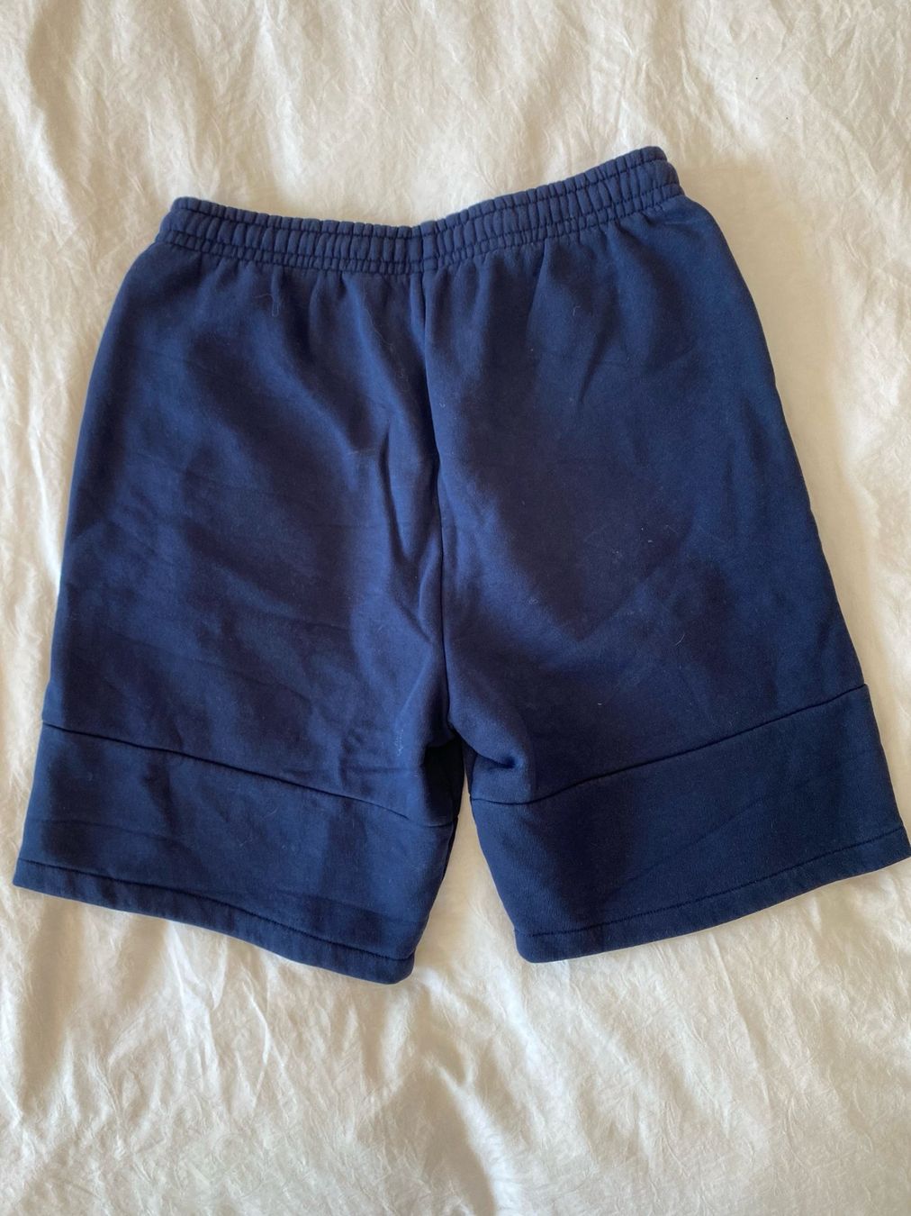 Lacoste Pantaloni: Short Lacoste bleu – Usato da St-Blaise venduto da Windy2 3