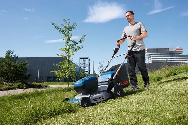 Bosch Rasenmäher: Bosch Professional Rasenmäher + 2Akkus + Ladestation – Neu (gemäss Beschreibung) aus Flumenthal von ken_gqd5 1