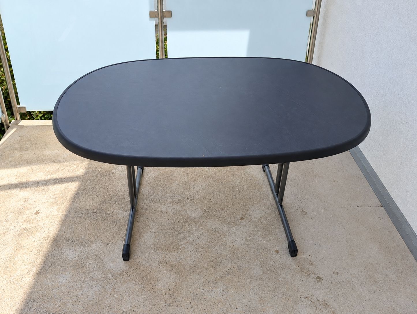 Tavoli: Table de balcon pliante ovale noire  – Usato da Courtételle venduto da Moredyl