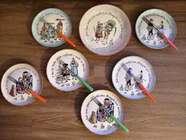 6 alte Fondueteller mit Gabeln