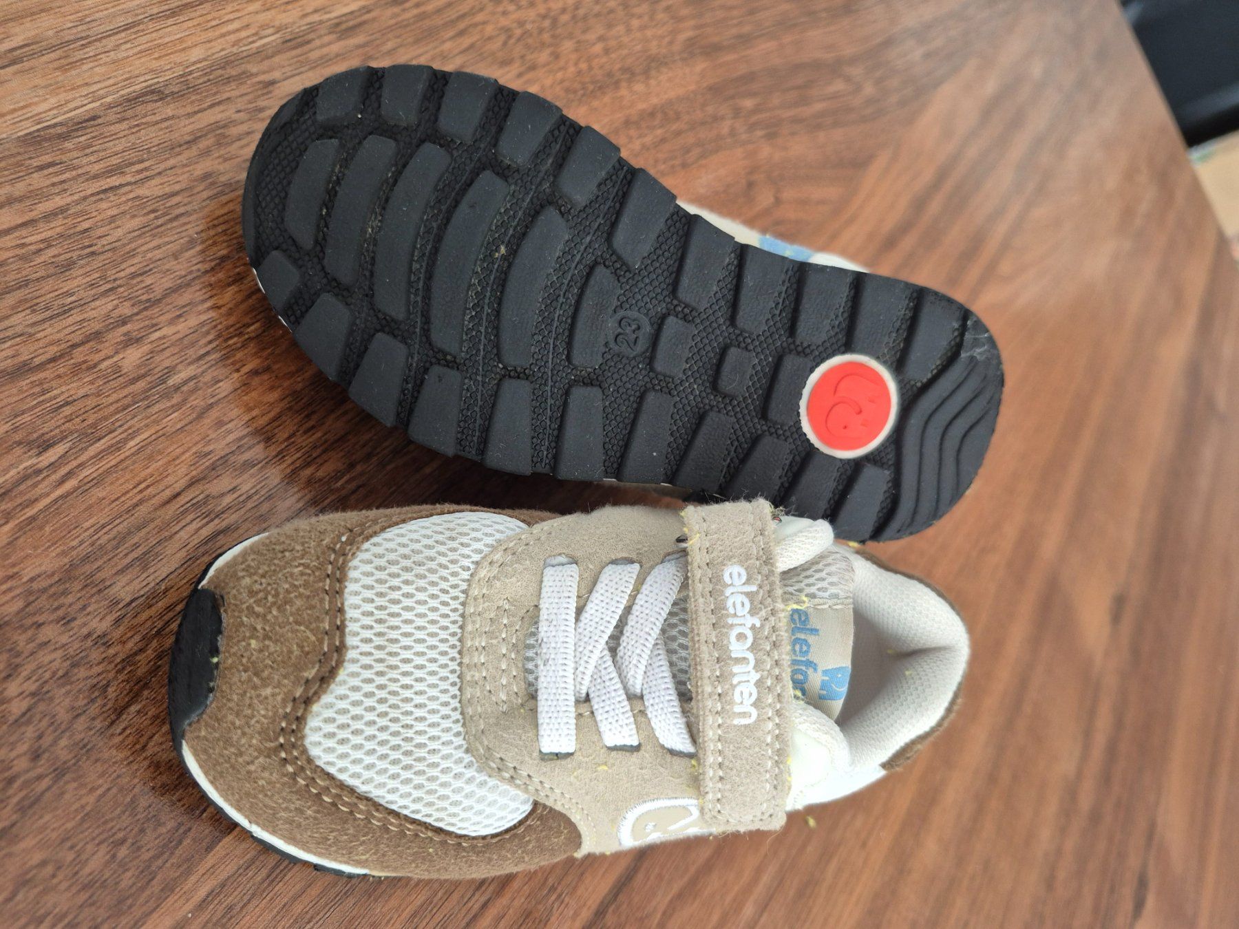 Scarpe per ragazzi: Schuhe Grösse 23 + Elefanten – Usato da Visp venduto da Abarth1991 1