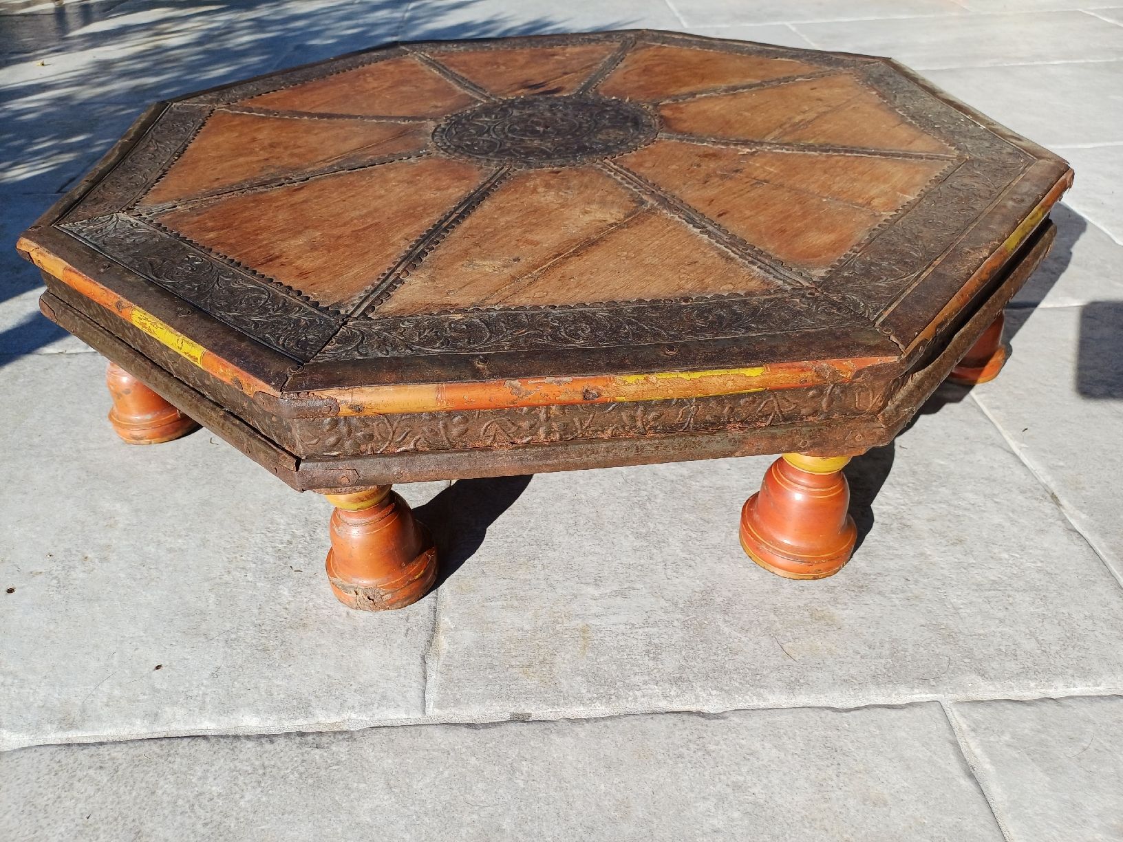 Tavoli: Ancienne table basse - Népal ou Nord de l'Inde – Usato da Begnins venduto da Drastic-Sound 4