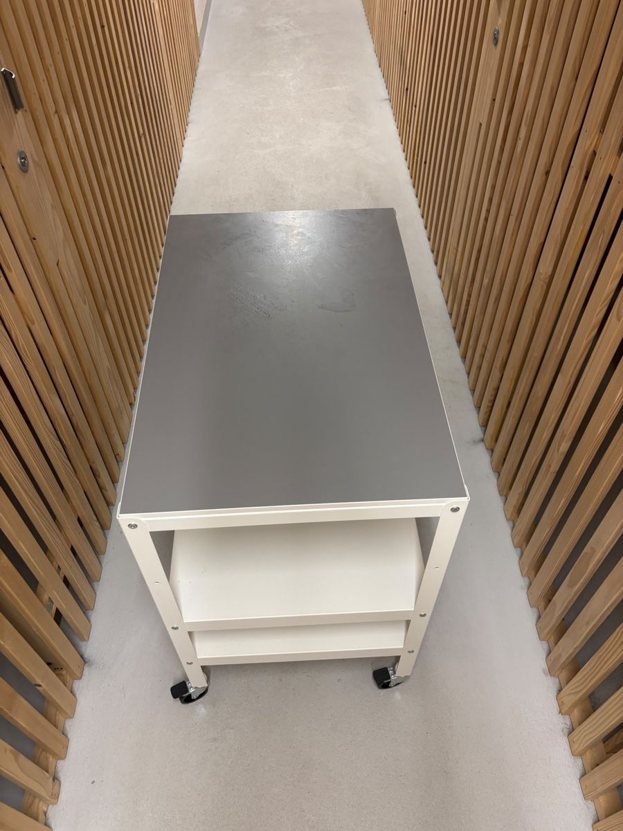 Regale: Servierwagen weiss mit Rollen Ikea  – Gebraucht aus Luzern von karinakoop 1