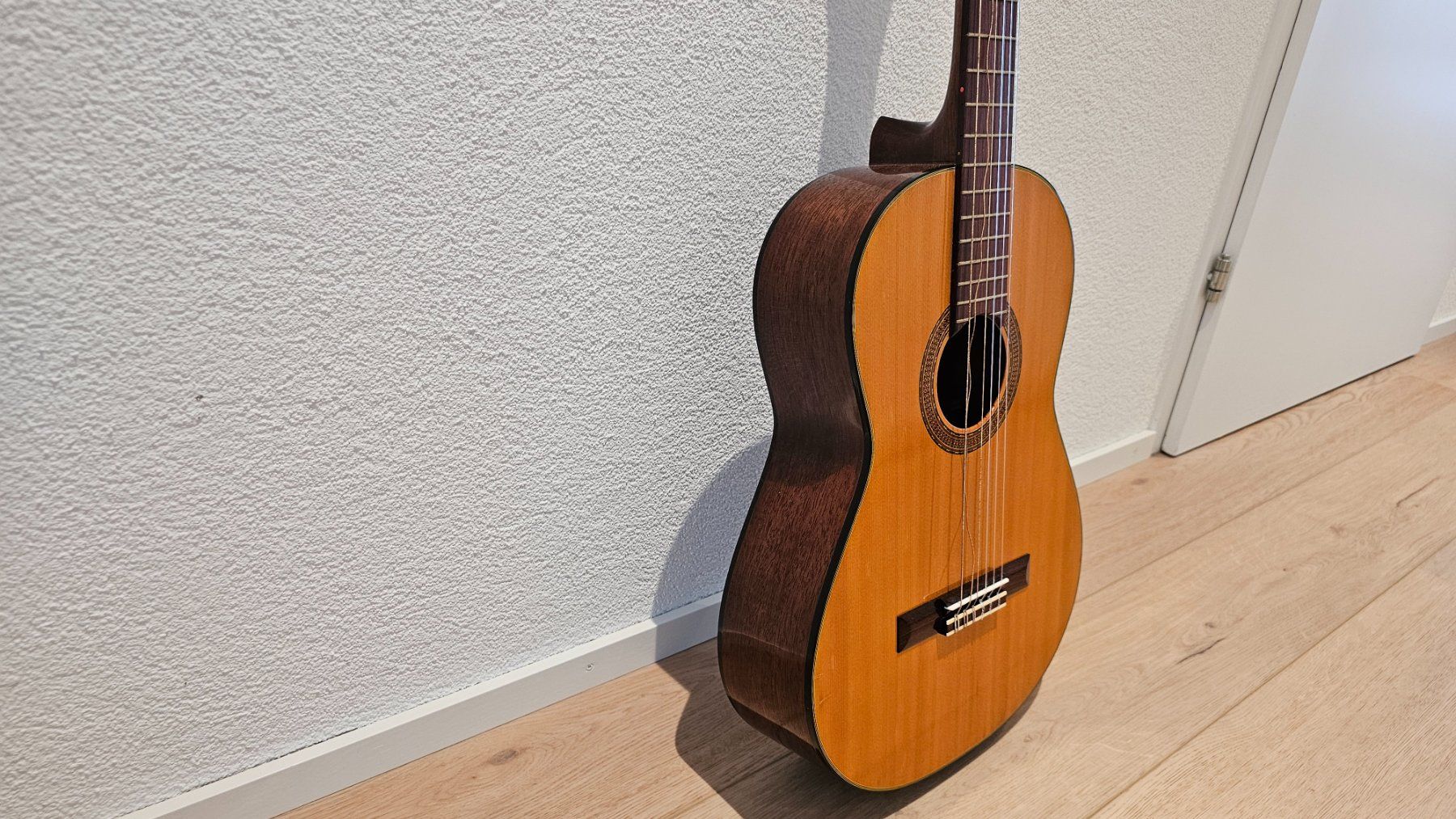 Valigie: Gitarrentasche schwarz mit Gitarre – Usato da Einsiedeln venduto da sternen-staub01 3