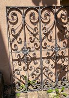 Fenstergitter mit Blumen