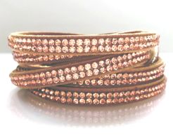 Neues Armband mit funkelnden Strassteinen