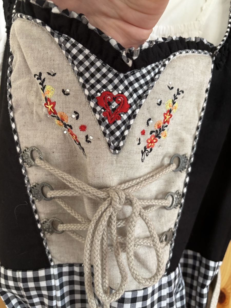 Costumi tradizionali: Dirndl Gr. L – Usato da Amriswil venduto da Ka_Sc 8