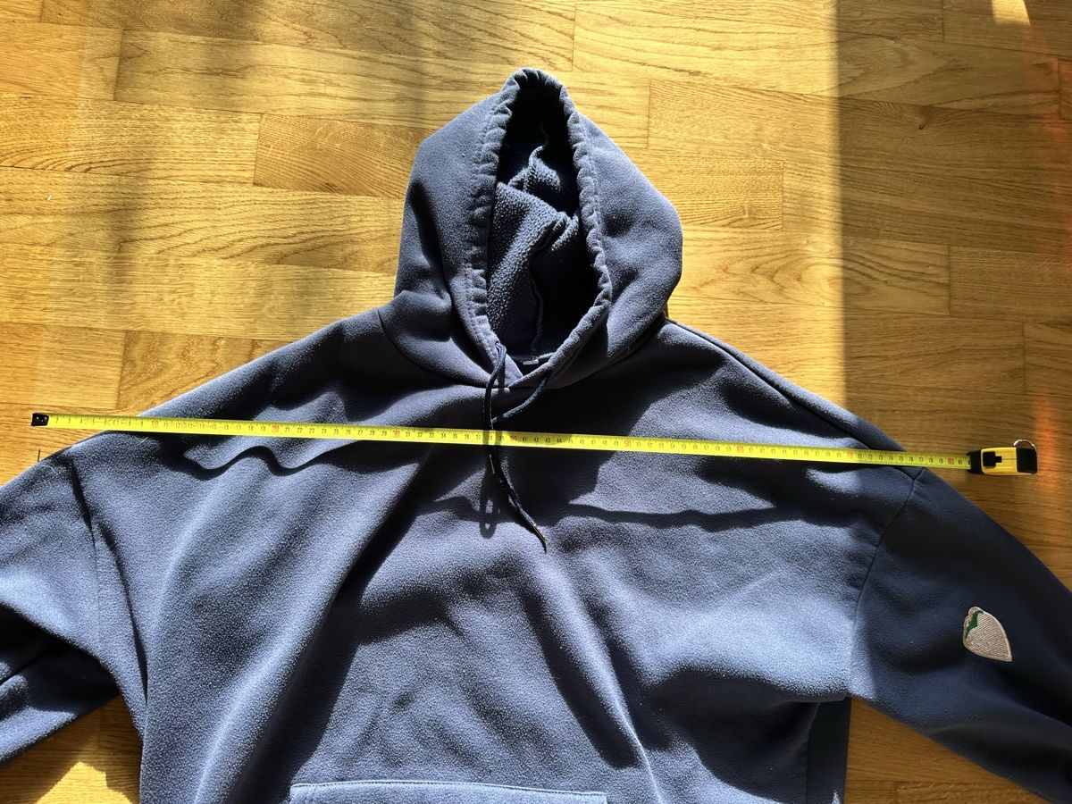 Maglioni & Felpe: Kapuzenpullover blau mit Erdbeer-Applikation  – Usato da Buchs SG venduto da Rachelsteiner 1